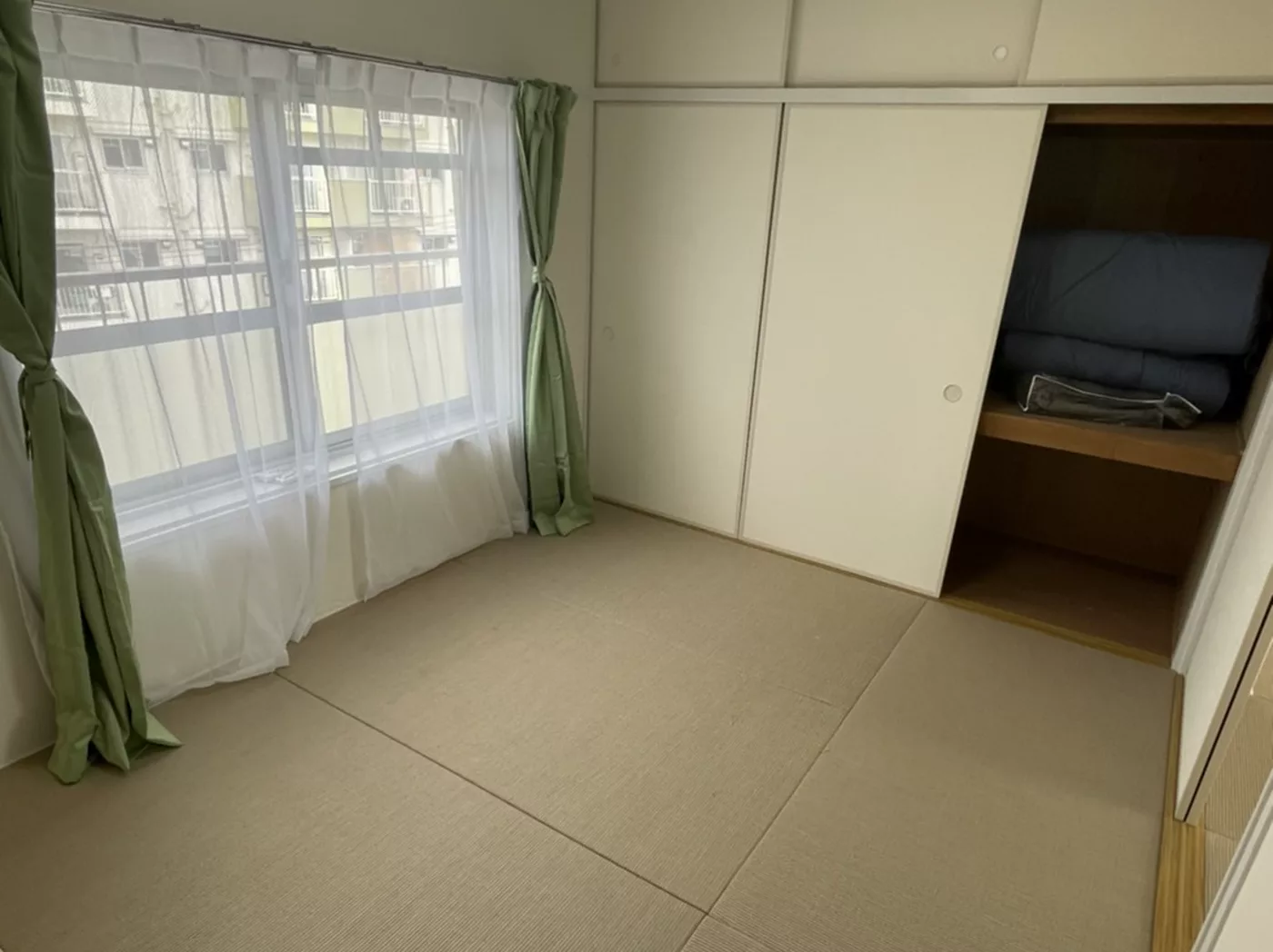 学生寮の居室(和室)