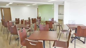 校内の学生ラウンジ
